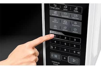 Imagem de Microondas 20 Litros 44x38x26cm 127v Preto E Branco - Midea