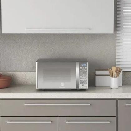 Imagem de Microondas Electrolux MT30S 127V Inox Espelhado com Função Tira Odor