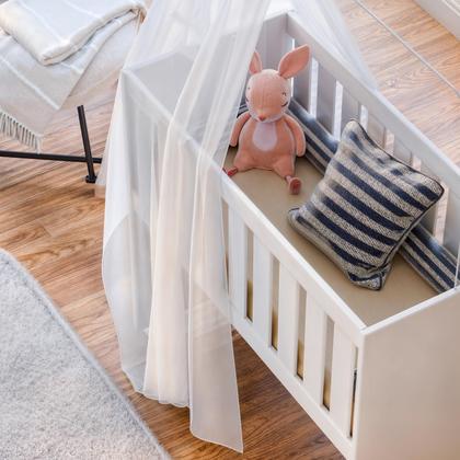 Imagem de Mini Berço Infantil Kids Com Grades De Segurança Convencional Com Suporte De Mosquiteiro E Rodinhas Cor Branco