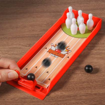 Imagem de Mini Boliche De Mesa Infantil Brinquedo Interativo Com Pista Lançador E 6 Pinos