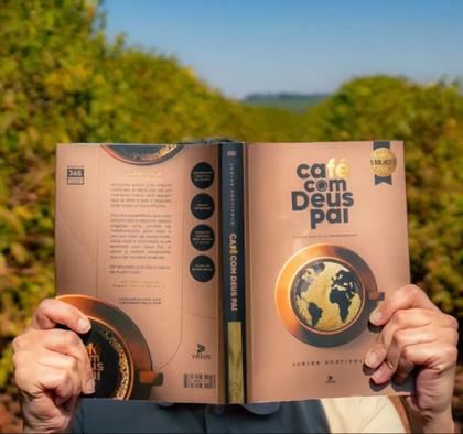 Mini Box Café com Deus Pai 2025 com Bag personalizada café com Deus Pai + Mini copo personalizado 250 ml - Editora Vélos Imagem de Mini Box Café com Deus Pai 2025 com Bag personalizada café com Deus Pai + Mini copo personalizado 250 ml
