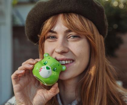 Imagem de Mini caneca Silver Buffalo Care Bears Good Luck Bear Ceramic 90 ml