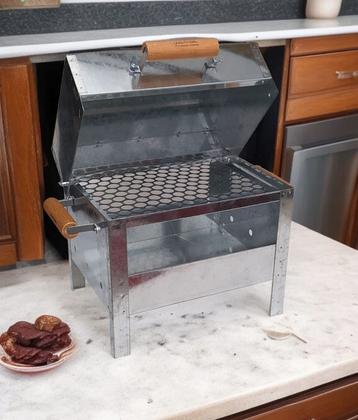 Imagem de Mini Churrasqueira Portátil Inox Bafo Grelha Tampa 33x26
