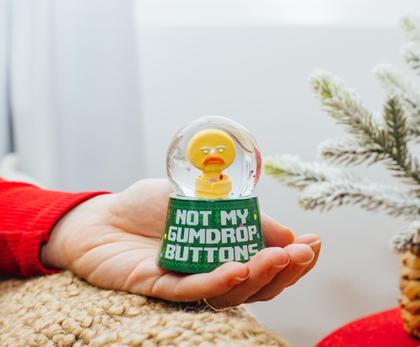 Imagem de Mini globo de neve iluminado Shrek Gingy Not My Gumdrop Buttons