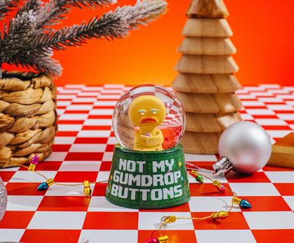 Imagem de Mini globo de neve iluminado Shrek Gingy Not My Gumdrop Buttons