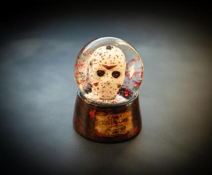 Imagem de Mini Globo de Neve Silver Buffalo Friday The 13th Jason 5cm