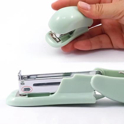 Imagem de Mini Grampeador 12 Folhas Fofo Com Grampos Oasis OIA8203