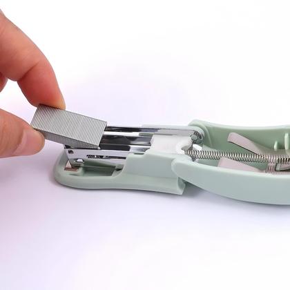 Imagem de Mini Grampeador 12 Folhas Fofo Com Grampos Oasis OIA8203