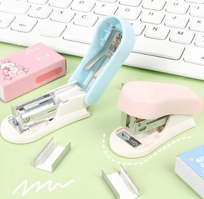 Imagem de Mini Grampeador 12 Folhas Fofo Com Grampos Oasis OIA8203