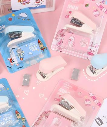 Imagem de Mini Grampeador 12 Folhas Fofo Com Grampos Oasis OIA8203