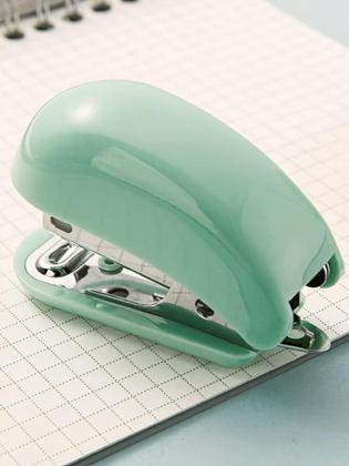 Imagem de Mini Grampeador 12 Folhas Fofo Com Grampos Oasis OIA8203