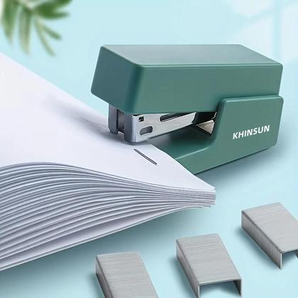 Imagem de Mini Grampeador Portátil com 24/6 e 26/6 Grampos - Ideal para Ligação de Papéis