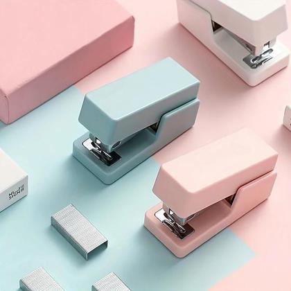 Imagem de Mini Grampeador Portátil com 24/6 e 26/6 Grampos - Ideal para Ligação de Papéis