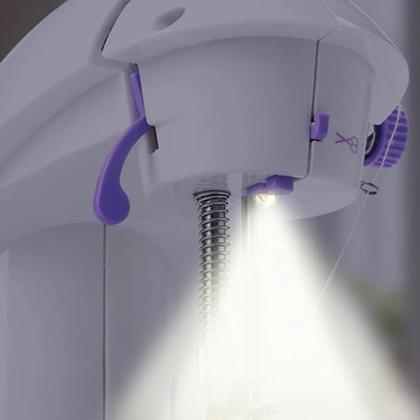 Imagem de Mini Máquina De Costura Reta Portátil Bivolt 110/220 Reparos De Tecidos Com Pedal