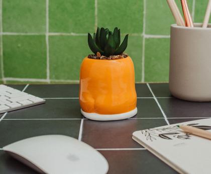 Imagem de Mini plantador de cerâmica Silver Buffalo Sanrio Gudetama 8cm