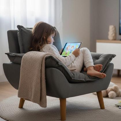 Imagem de Mini Poltrona Infantil Opalinha Estofada com Pés Palito  Conforto e Estilo para Crianças