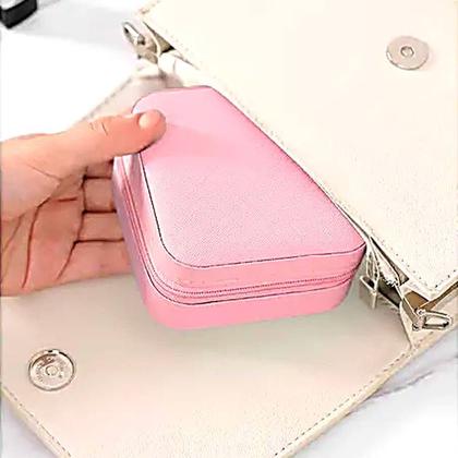 Imagem de Mini Porta Joias Preto Revestimento em material sintético com Espaço para anéis e alianças Ganchos para colares e correntes