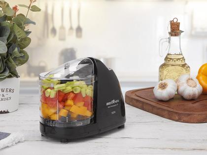 Imagem de Mini Processador Britânia 2P 160W Jarra 0,36L Lâmina Aço Inox Transparente Trituração Fácil