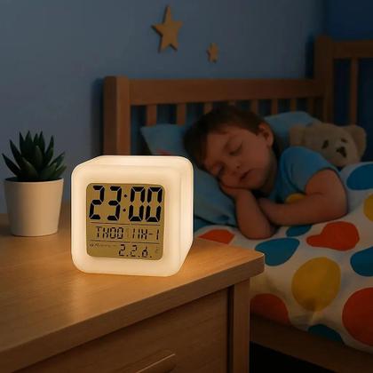 Imagem de Mini Relógio Despertador Digital Branco Compacto Display LED Hora Data Temperatura Alarme Soneca Portátil Moderno Prático Mesa Quarto