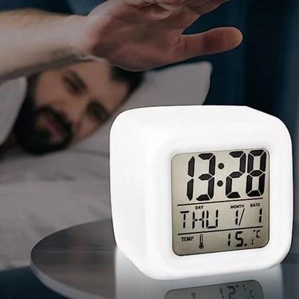 Imagem de Mini Relógio Despertador Digital Branco Compacto Display LED Hora Data Temperatura Alarme Soneca Portátil Moderno Prático Mesa Quarto