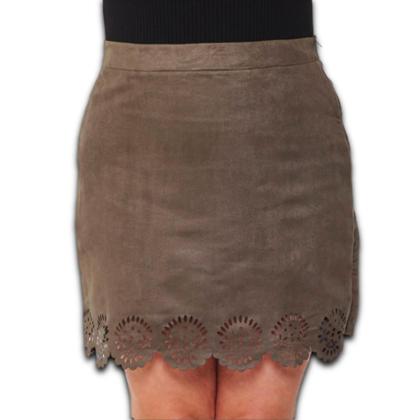 Imagem de Mini Saia Suede Plus Size Adarito Laser Curvado Cintura Média com Zíper na Lateral