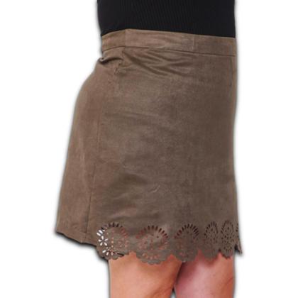 Imagem de Mini Saia Suede Plus Size Adarito Laser Curvado Cintura Média com Zíper na Lateral