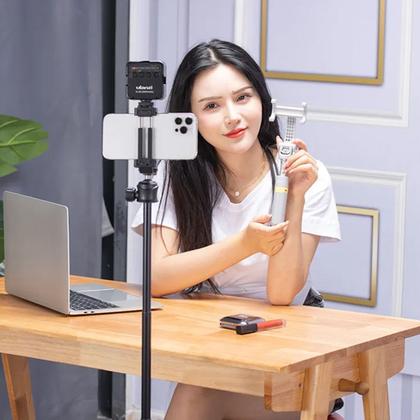 Imagem de Mini Tripé 3 Em 1 Greika Wtn08 Até 150cm Com Suporte Para Smartphone