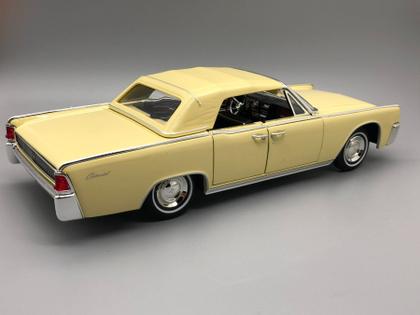 Miniatura 1/18 Lincoln Continental 1961 Lucky Models Detalha