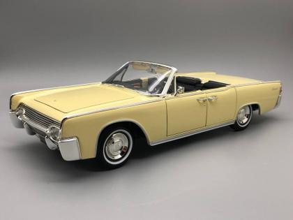 Miniatura 1/18 Lincoln Continental 1961 Lucky Models Detalha