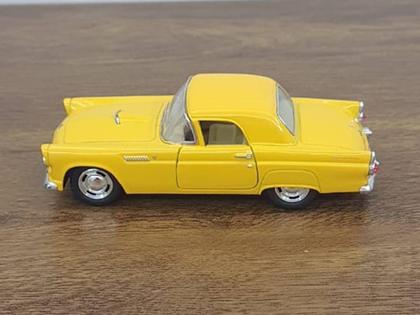 Imagem de Miniatura Ford Thunderbird 1955 Kinsmart 1:36 Metal e Fricção  Amarelo