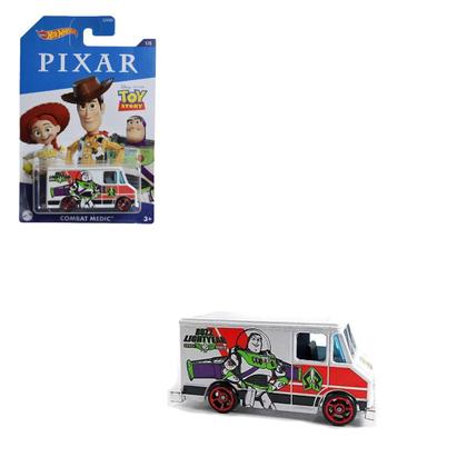 Miniatura hot wheels toy story 1/5 combat medic gdg83 - Mattel Imagem de Miniatura hot wheels toy story 1/5 combat medic gdg83
