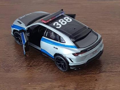 Imagem de Miniatura Lamborghini Urus Permante Edition Kinsmart 1/40 Metal e Fricção Prata Policia