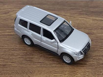 Miniatura Mitsubishi Pajero 4WD Turbo Real 1:43 Metal e Fricção