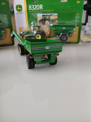 Imagem de Miniatura Trator De Grão John Deere 8320r With J&m Ertl