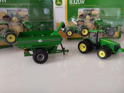 Imagem de Miniatura Trator De Grão John Deere 8320r With J&m Ertl