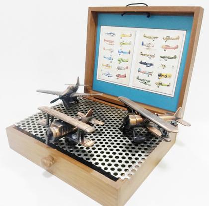 Imagem de Miniaturas decorativas de Aviões de época em metal com Biplano Sopwith Camel F-1