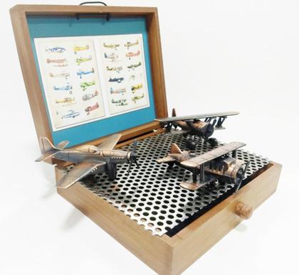 Imagem de Miniaturas decorativas de Aviões de época em metal com Biplano Sopwith Camel F-1