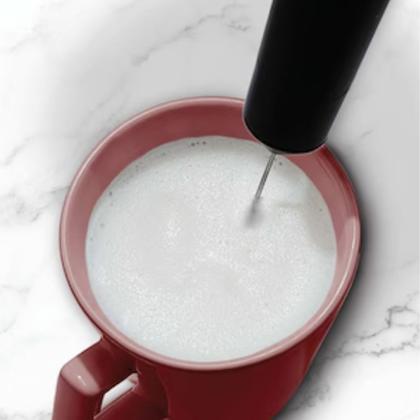 Imagem de Misturador Mixer Portátil Multiuso a Pilhas Black+Decker  Espumador de Leite e Vitaminas