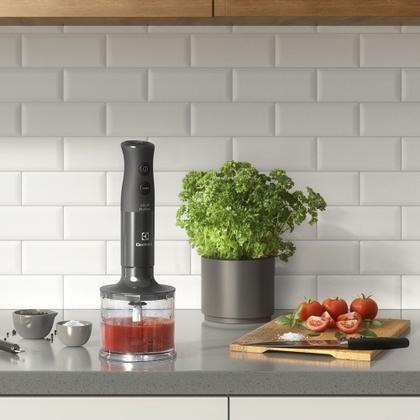 Imagem de Mixer 3 em 1 Electrolux Cinza 600W com Haste em Inox e Tecnologia TruFlow (EIB20)