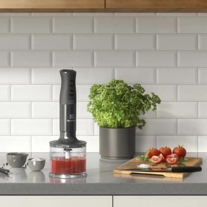 Mixer 3 em 1 Electrolux Preto 400W com Tecnologia TruFlow Imagem de Mixer 3 em 1 Electrolux Preto 400W com Tecnologia TruFlow