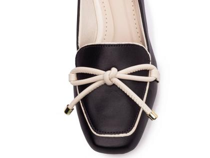 Imagem de Mocassim Leve Macio Elegante Charme Total Laço Off White  Preto