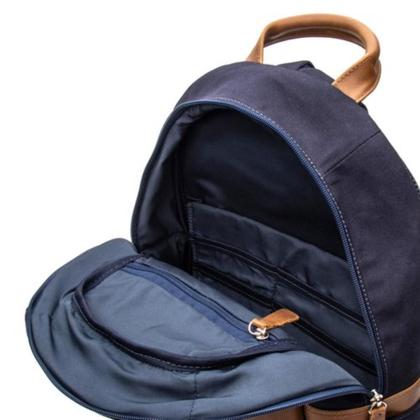 Imagem de Mochila com Alças Reguláveis e Reforçadas em Couro Legítimo