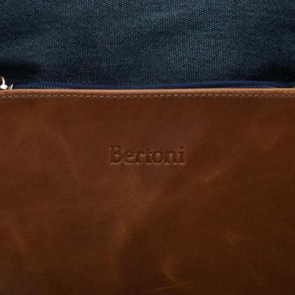 Imagem de Mochila com Alças Reguláveis e Reforçadas em Couro Legítimo