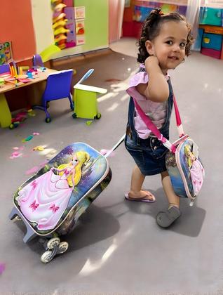 Imagem de Mochila Escolar Feminina Infantil de Rodinhas com Estojo e Lancheira Priscess