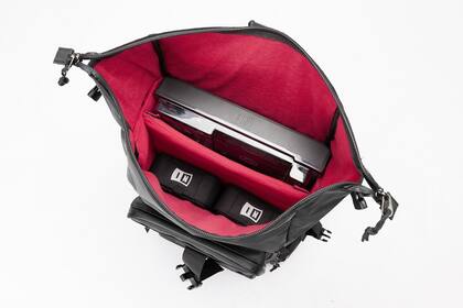 Mochila Magma Riot DJ-Stashpack XL Plus preta/vermelha MGA47882