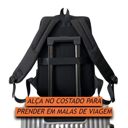 Imagem de Mochila Masculina Executiva com Detalhes em Couro PU Premium Impermeável com entrada USB Resistente à riscos Slim