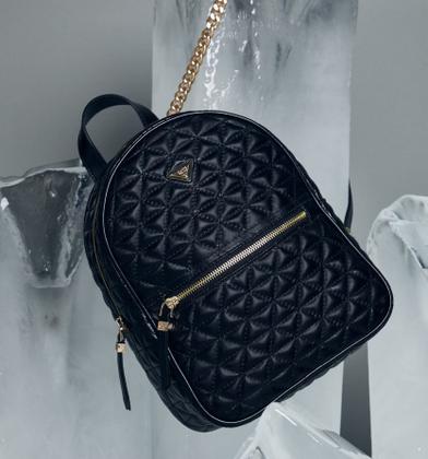 Imagem de Mochila Média em Couro Matelassê com Alça de Corrente - Classe Couro - Preta