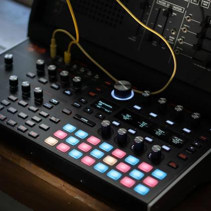 Modulo sintetizador asm hydrasynth desktop - Amplificador de