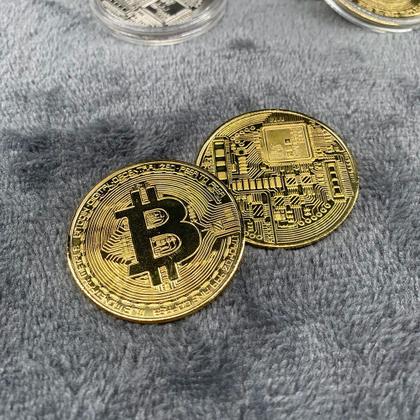 Imagem de  Moeda Física Bitcoin Dourada - Colecionadores Criptomoedas