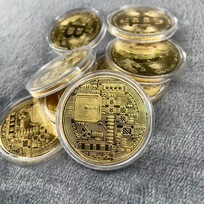 Imagem de  Moeda Física Bitcoin Dourada - Colecionadores Criptomoedas